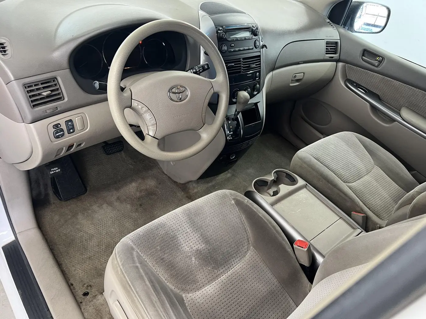 2006 Toyota Sienna - $2,990