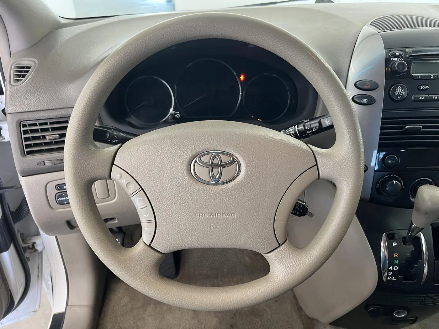2006 Toyota Sienna - $2,990