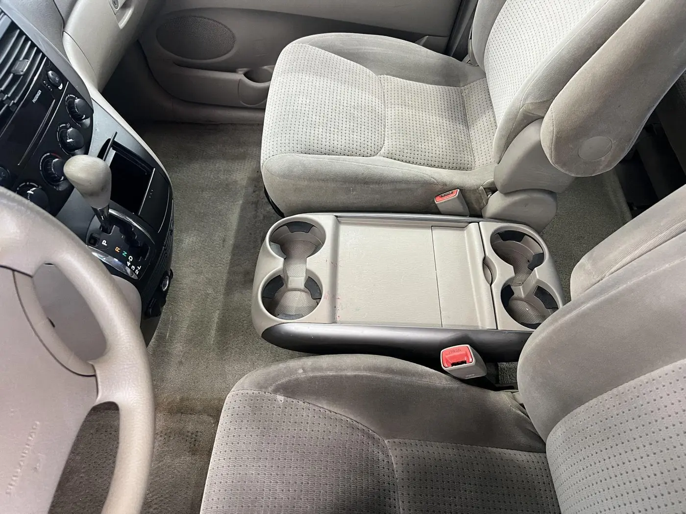 2006 Toyota Sienna - $2,990
