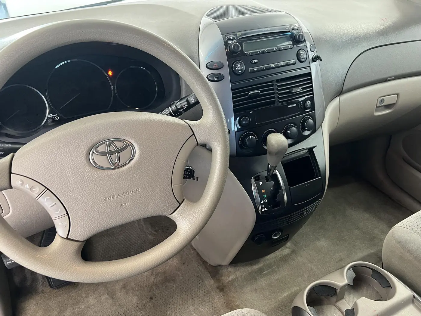 2006 Toyota Sienna - $2,990