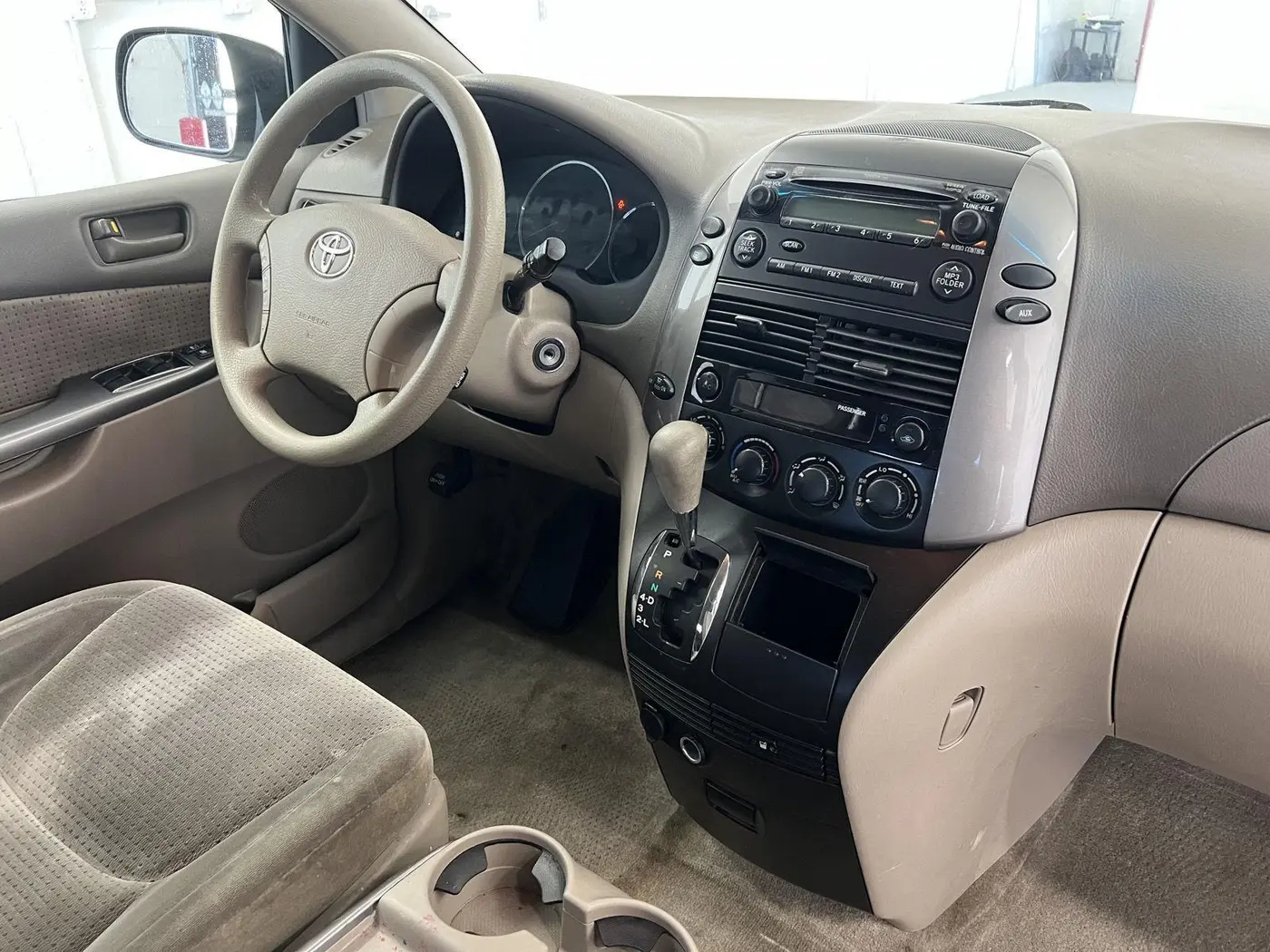 2006 Toyota Sienna - $2,990