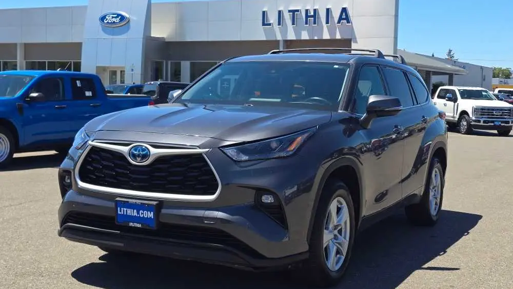 Preowned 2022 Toyota Highlander Hybrid LE for Sale