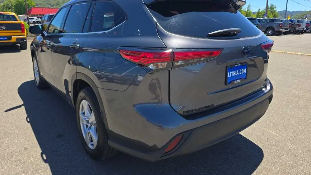 2022 Toyota Highlander Hybrid LE