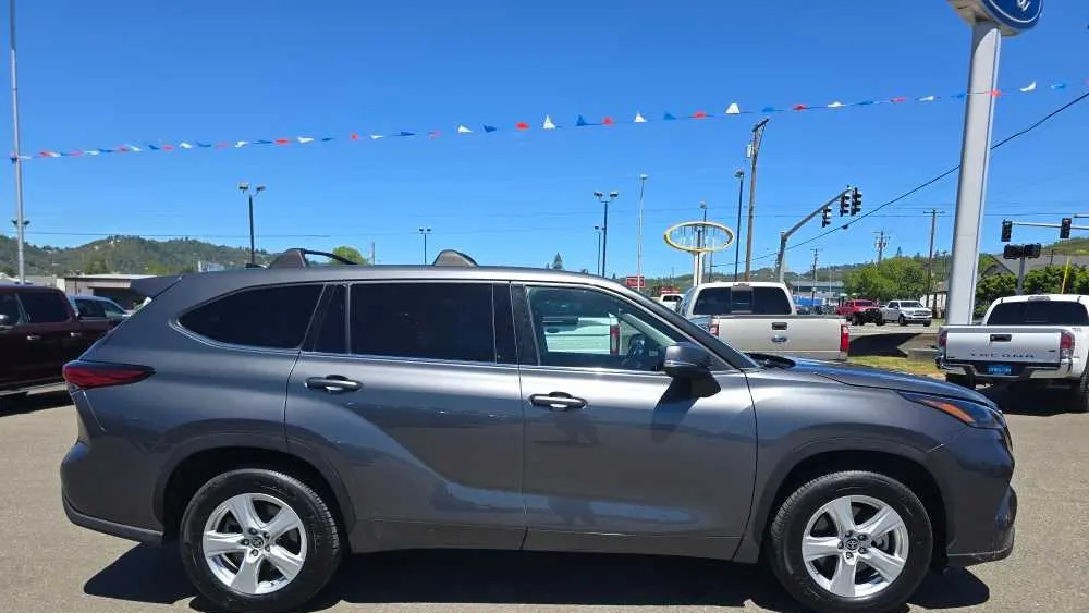 2022 Toyota Highlander Hybrid LE