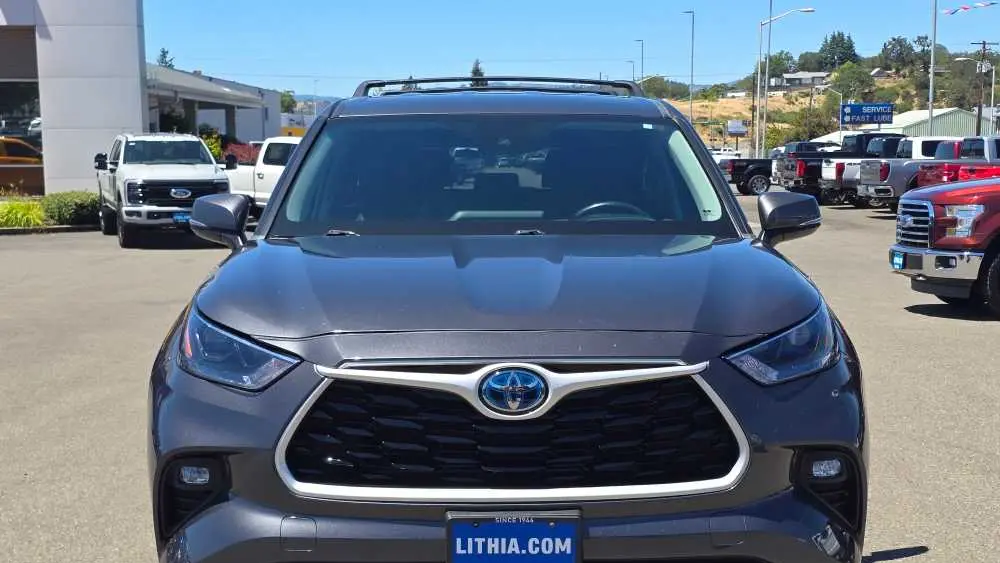 2022 Toyota Highlander Hybrid LE