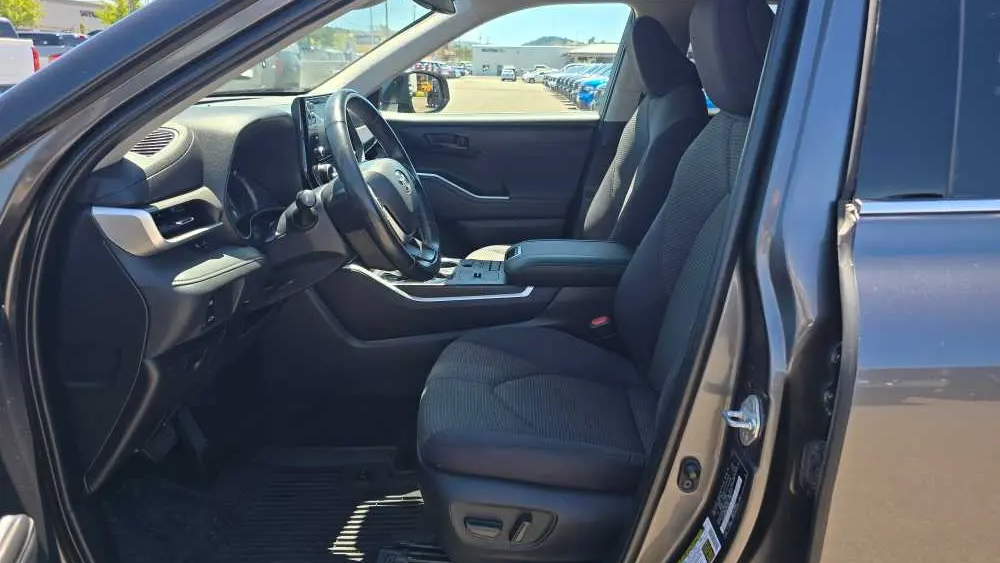 2022 Toyota Highlander Hybrid LE