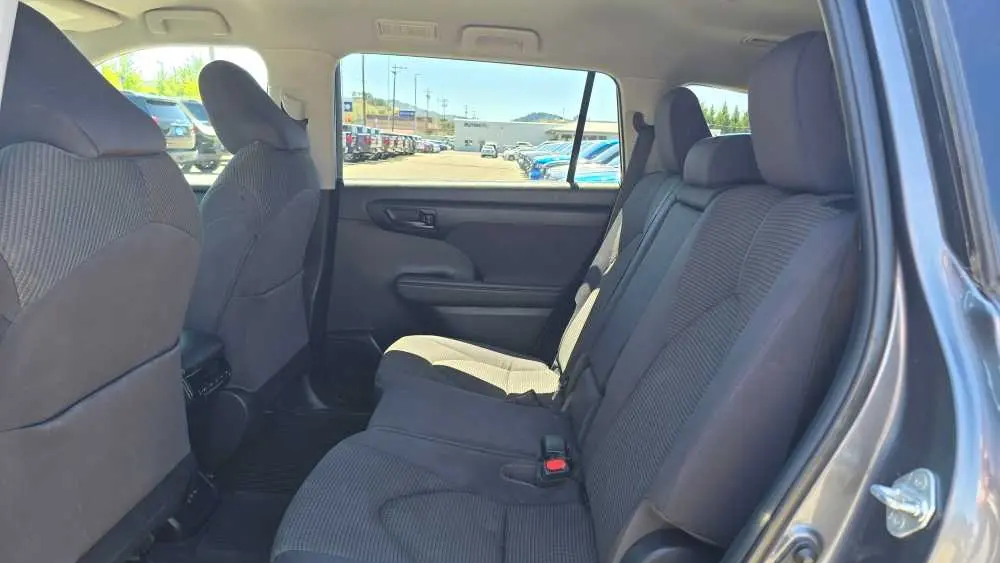 2022 Toyota Highlander Hybrid LE