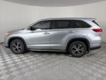 2017 Highlander Thumbnail 4