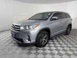 2017 Highlander Thumbnail 3