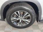 2017 Highlander Thumbnail 8