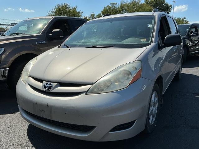 2009 Toyota Sienna - $7,988
