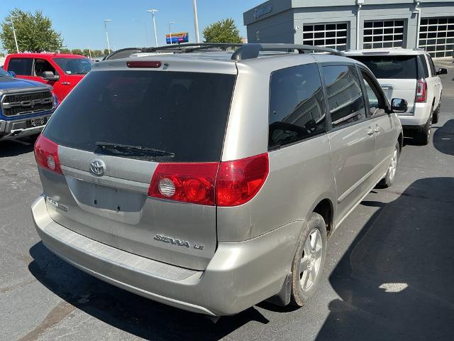 2009 Toyota Sienna - $7,988