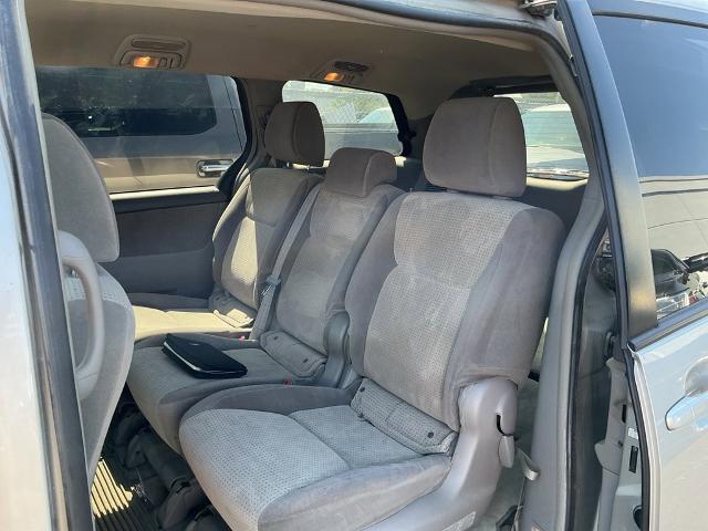 2009 Toyota Sienna - $7,988