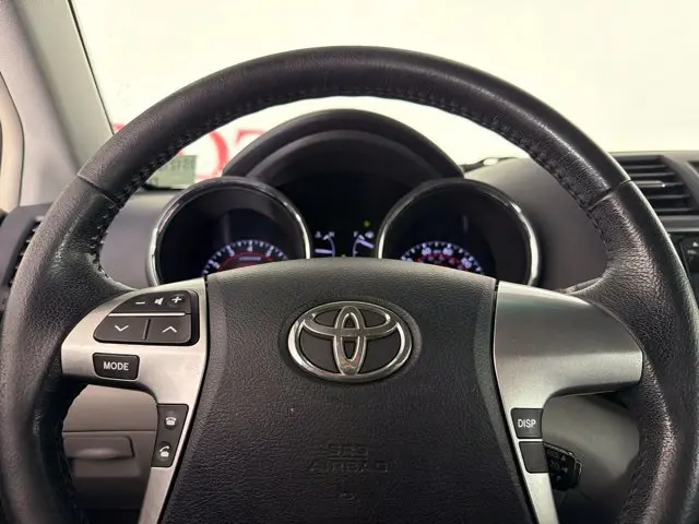 2013 Toyota Highlander - $13,000