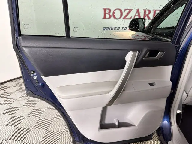 2013 Toyota Highlander - $13,000