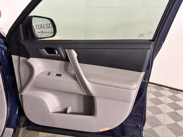 2013 Toyota Highlander - $13,000