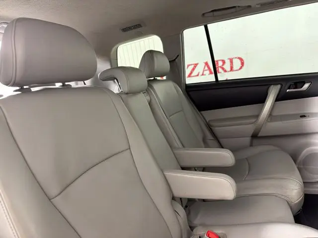 2013 Toyota Highlander - $13,000