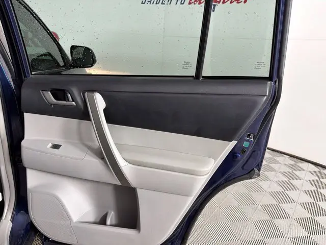 2013 Toyota Highlander - $13,000