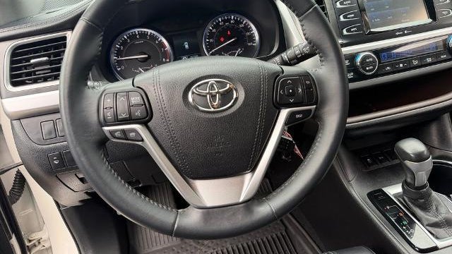 2015 Toyota Highlander LE