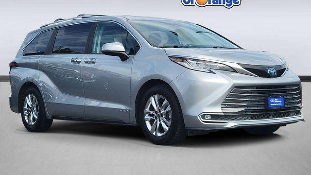 Preowned 2021 Toyota Sienna Limited 7-Passenger for Sale