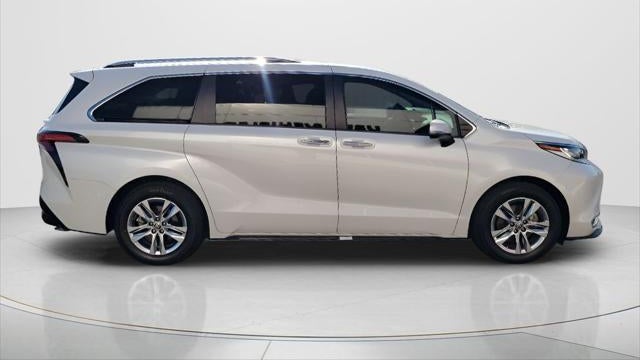 2023 Toyota Sienna Limited 7-Passenger