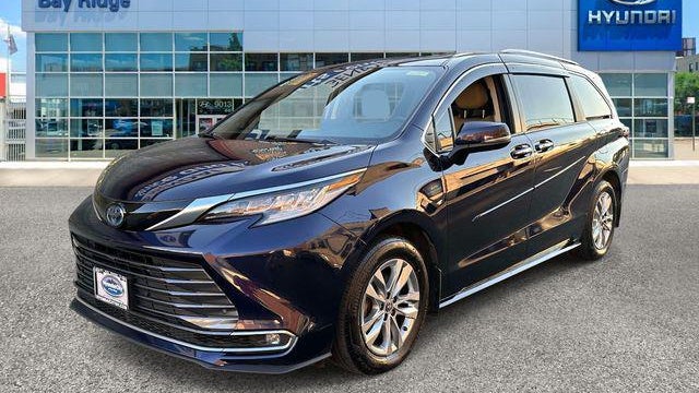 2022 Toyota Sienna Limited 7-Passenger