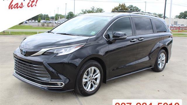 Preowned 2025 Toyota Sienna Limited 7-Passenger for Sale