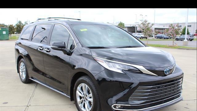 2025 Toyota Sienna Limited 7-Passenger
