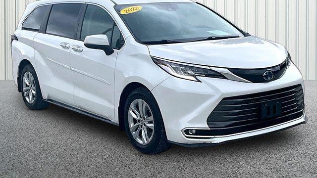 Preowned 2022 Toyota Sienna Limited 7-Passenger for Sale