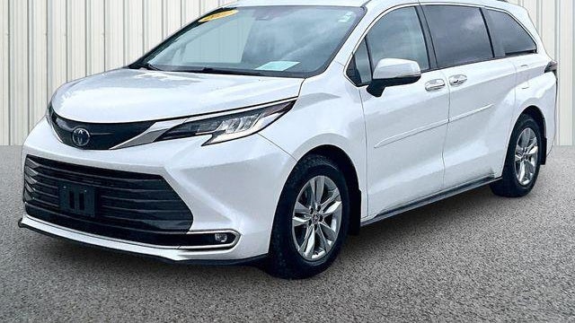 2022 Toyota Sienna Limited 7-Passenger