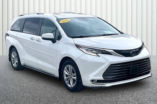 2022 Toyota Sienna - $34,999