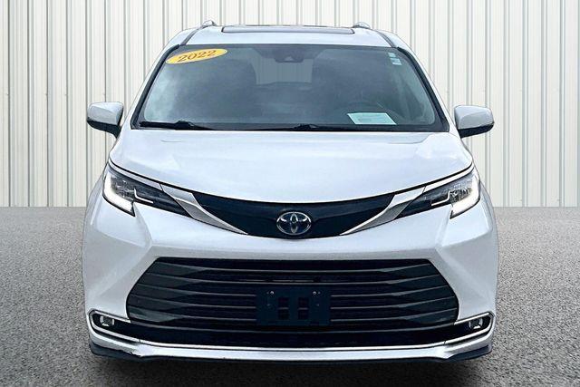 2022 Toyota Sienna - $34,999