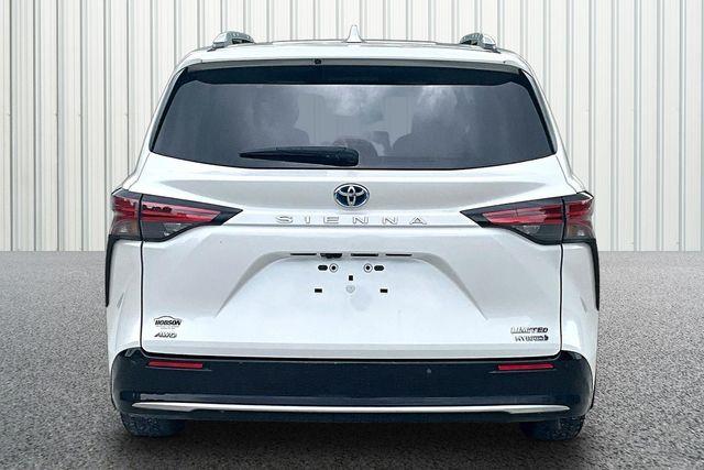 2022 Toyota Sienna - $34,999