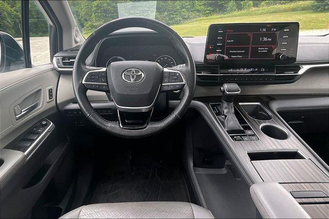 2022 Toyota Sienna - $34,999
