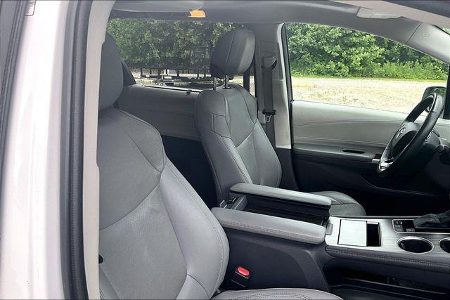 2022 Toyota Sienna - $34,999