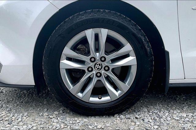 2022 Toyota Sienna - $34,999