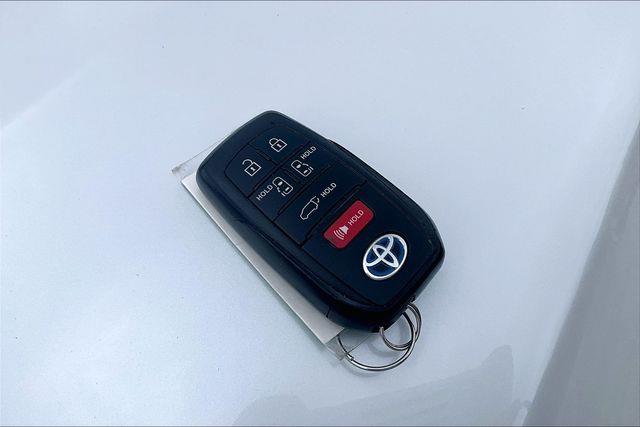 2022 Toyota Sienna - $34,999