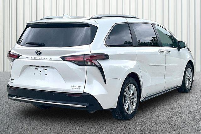 2022 Toyota Sienna - $34,999