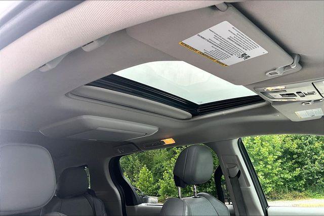 2022 Toyota Sienna - $34,999