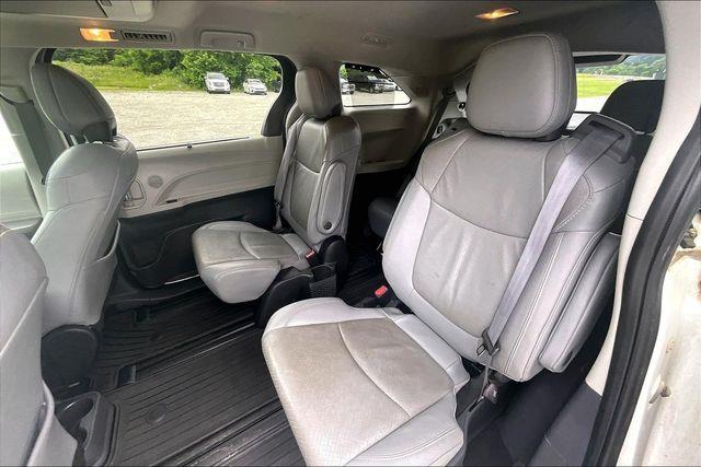 2022 Toyota Sienna - $34,999