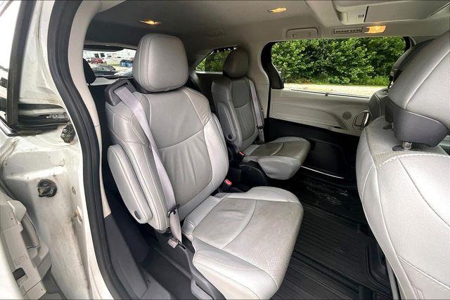 2022 Toyota Sienna - $34,999