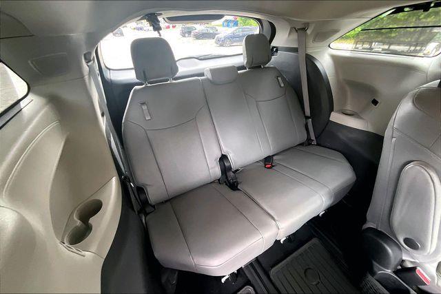 2022 Toyota Sienna - $34,999