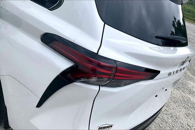 2022 Toyota Sienna - $34,999