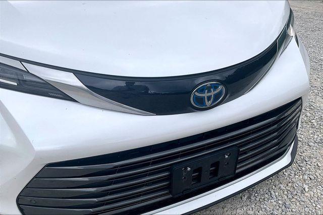 2022 Toyota Sienna - $34,999