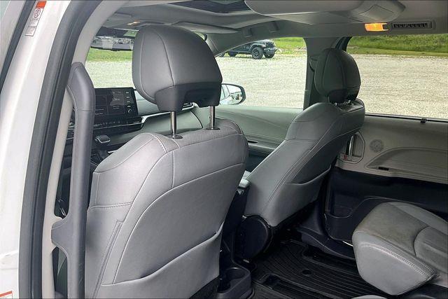2022 Toyota Sienna - $34,999