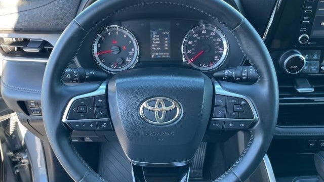2020 Toyota Highlander LE