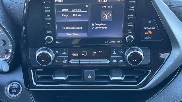 2020 Toyota Highlander LE