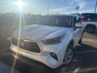 2021 Toyota Highlander with Blizzard Pearl Exterior