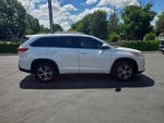 2017 Highlander Thumbnail 3
