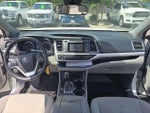2017 Highlander Thumbnail 11